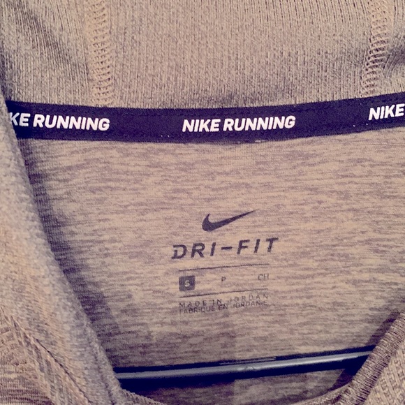 Nike Dri-Fit hooded running top - Picture 2 of 4